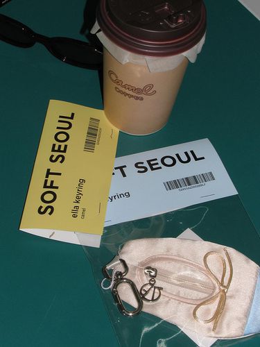 Soft Ella Keyring_Baby Blue - SOFT SEOUL - Modalova