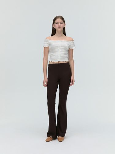 Frilled Shoulder Top - SOFT SEOUL - Modalova