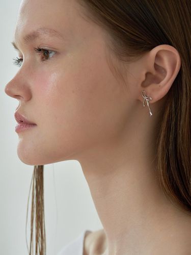 Flow Ribbon Earring - OVT-U - Modalova