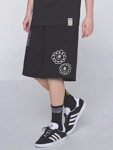 Sun Flower Drawing Bermuda Training Shorts_Black - GRAVER - Modalova