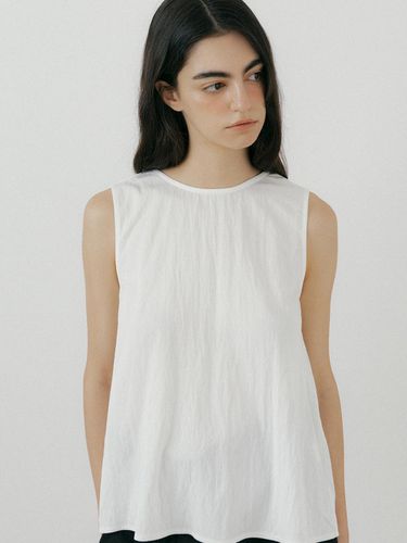 Linen Back Twist Sleeveless Blouse_White - L’oiE - Modalova