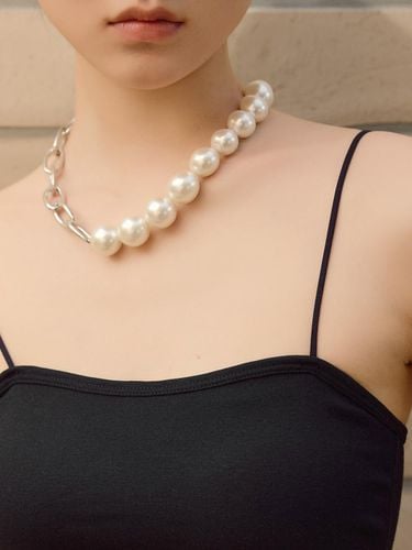 Silver Chain Big Pearl Necklace - JUARR - Modalova