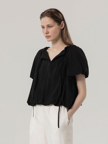 Seed Shirring Blouse Black - MOMET - Modalova