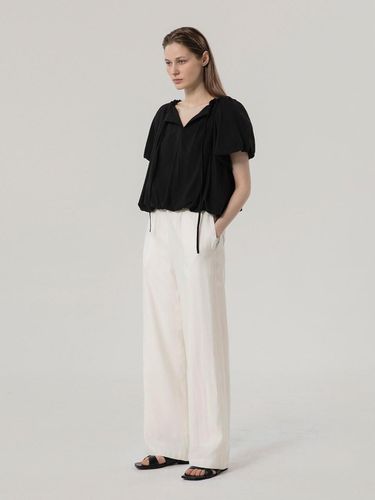 Lueve Satin Wide Banding Pants - MOMET - Modalova