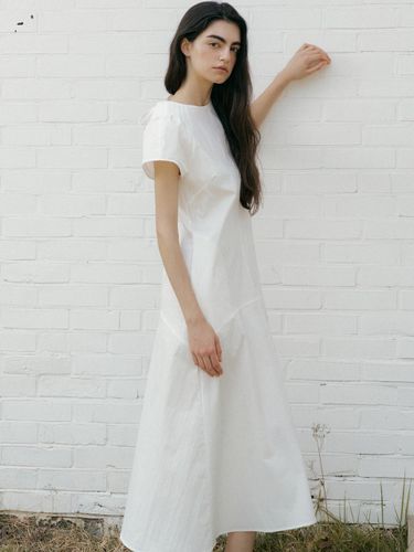 Back Ribbon Drop Shoulder Dress_White - L’oiE - Modalova