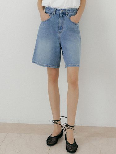 Light Washing Denim Half Pants_Blue - L’oiE - Modalova