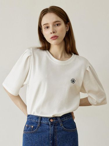 Puff Sleeve Point Embroidery T-shirt (3 Color) - JUARR - Modalova