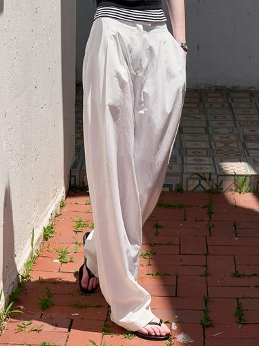 Tencel Two Pin Tuck Wide Pants_White - VOIEBIT for WOMEN - Modalova