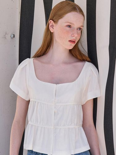 Shirring Square Neck Blouse_White - VOIEBIT for WOMEN - Modalova