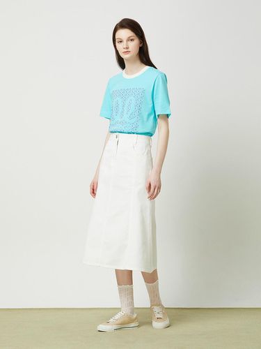 Back Slit Flared Denim Skirt - White - CC collect - Modalova