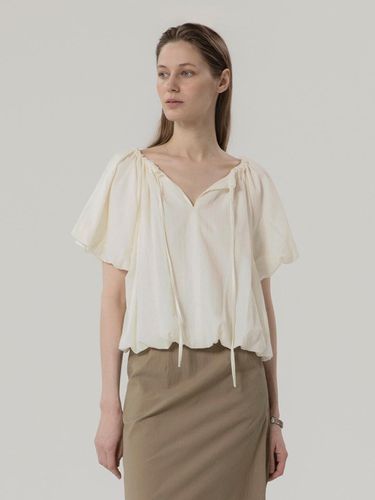 Seed Shirring Blouse - MOMET - Modalova