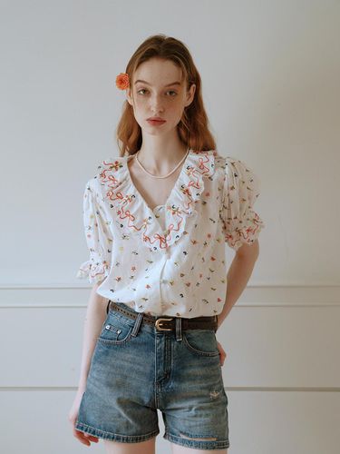 Embroidered Floral Ruffle Blouse - Cest Moidew - Modalova