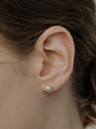 Silver925] WE025 Matte Ball Earring - TOU - Modalova