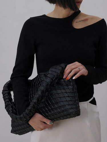 Textured Hobo Bag_Black - KWANI - Modalova