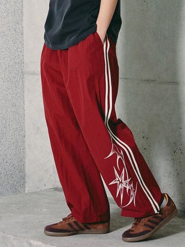 Sparkle Nylon Line Pants_Red - GAKKAI UNIONS - Modalova