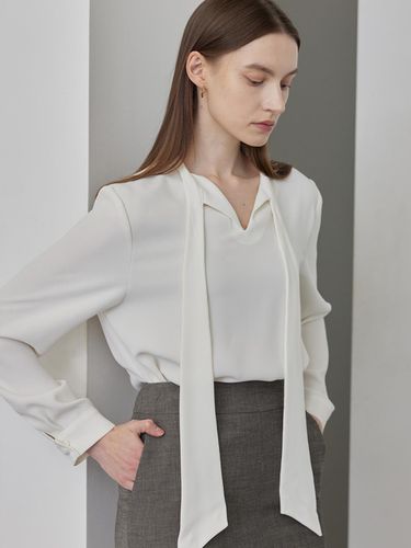 Tie Neck Bow Blouse _White - hyyk - Modalova