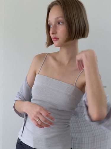 Symbol Wrinkle Sleeveless Knit Top_Stone Gray - ouie - Modalova