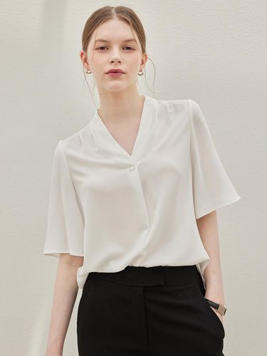 Frill Sleeve V-neck Blouse _ White - hyyk - Modalova