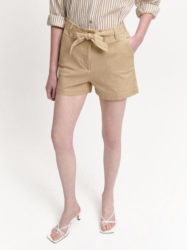 Waist-Strap Double Button Shorts - marieclaire - Modalova