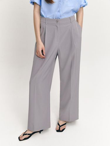 Wrinkle-Free Pleated Wide-Fit Pants - marieclaire - Modalova