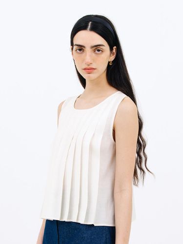 Pleats Sleeveless Blouse - Jun by Jun k. - Modalova