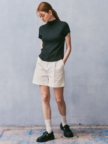 One Tuck Pocket Shorts (White) - We’Dee - Modalova