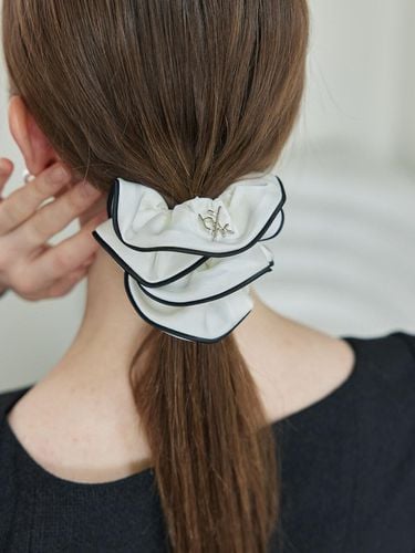 Logo Satin Scrunchie - hyyk - Modalova