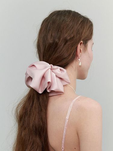 Essential Satin Scrunchie XL - LOVE ME MONSTER - Modalova