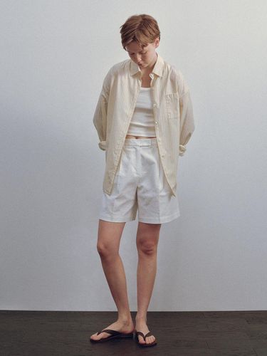 Double Tuck Wide Shorts_White - NOTHING WRITTEN - Modalova