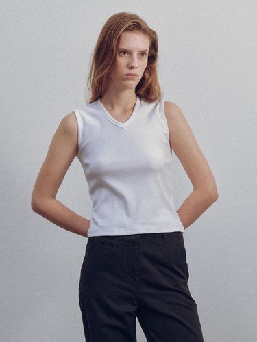 S V Neck Sleeveless Top_White - NOTHING WRITTEN - Modalova