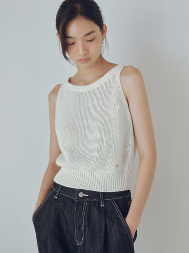 Paper Boat Neck Knit Sleeveless Top - URAGO - Modalova