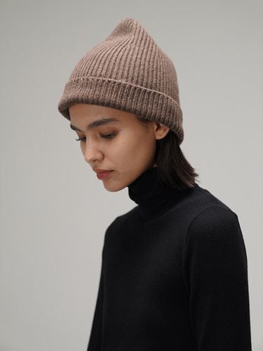 Warm Mild Beanie_Brown - OWN FEATURE COLOUR.OFC - Modalova