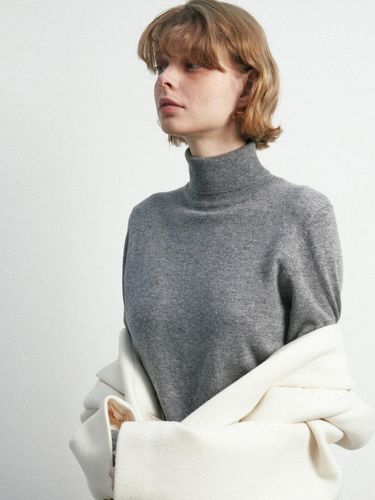 Finger Hole Turtle Neck Knit / Grey - MOONSUN - Modalova