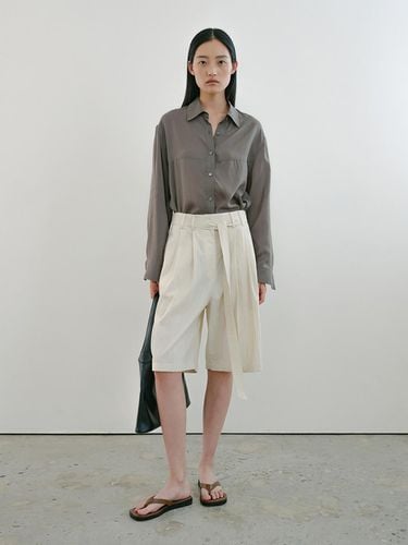 Waist Strap Bermuda Shorts - OWN FEATURE COLOUR.OFC - Modalova