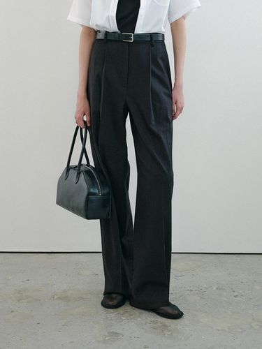 Straight Pleated Pants - Black - OWN FEATURE COLOUR.OFC - Modalova