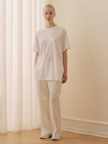 Handembroidered Oversized Slit T-Shirt _White - kotelo - Modalova