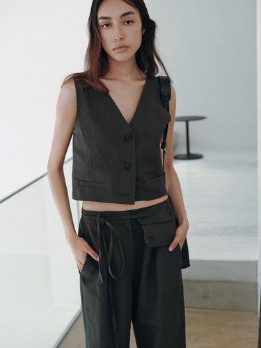 Lif Crop Vest - BLOSSOM H COMPANY - Modalova