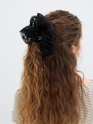 Subtle Heart Scrunchie - FLOWOOM - Modalova