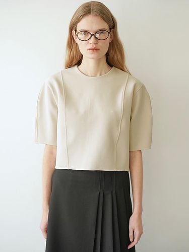 Boa Volume Sleeve Crop Blouse_Beige - LEIE - Modalova