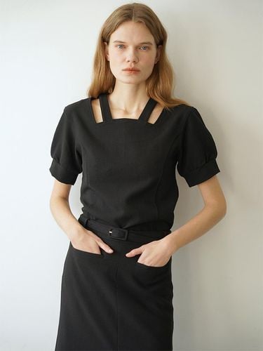 Bernie Strap Square Neck Blouse_Black - LEIE - Modalova