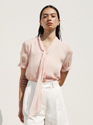 Scarf Collar Button Blouse - RE RHEE - Modalova