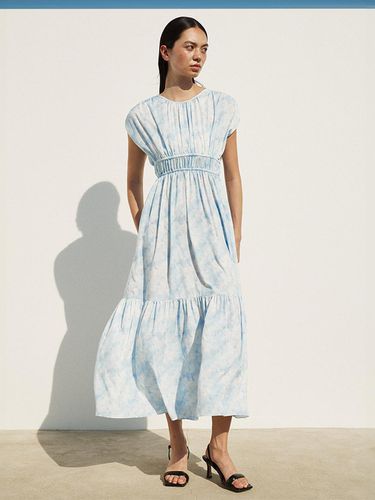 Tie Back Pleated Smoked Midi Dress - RE RHEE - Modalova