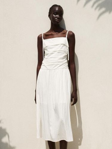 Pleated Detail Midi Dress_White - RE RHEE - Modalova