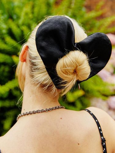 Brave Heart Scrunchie_Black - Tilda Ma Tilda - Modalova