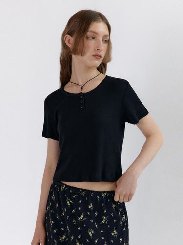 Henley Neck Trimming Lace Top_Black - WEARIS - Modalova