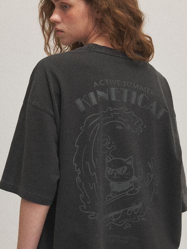 Surfing Cat Pigment T-shirt_Smoke Black - CPGN - Modalova