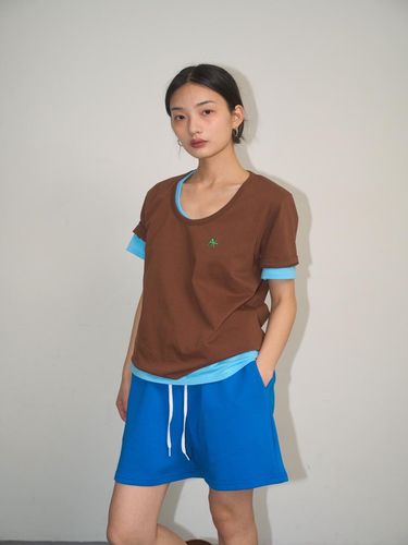 Saalty U Neck T-shirt_Brown - oursaalty - Modalova