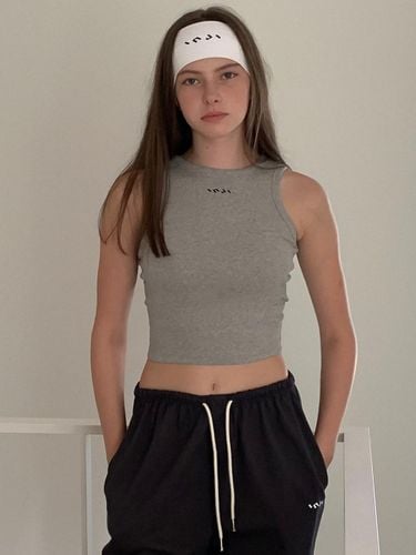 Built-in Cup Ribbed Crop Top [Gray] - INJIACTIVE - Modalova