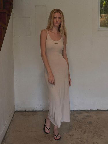 Built-in Cap Ribbed Maxi Dress [] - INJIACTIVE - Modalova