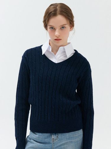 Cable V-Neck Knit Navy - camino - Modalova